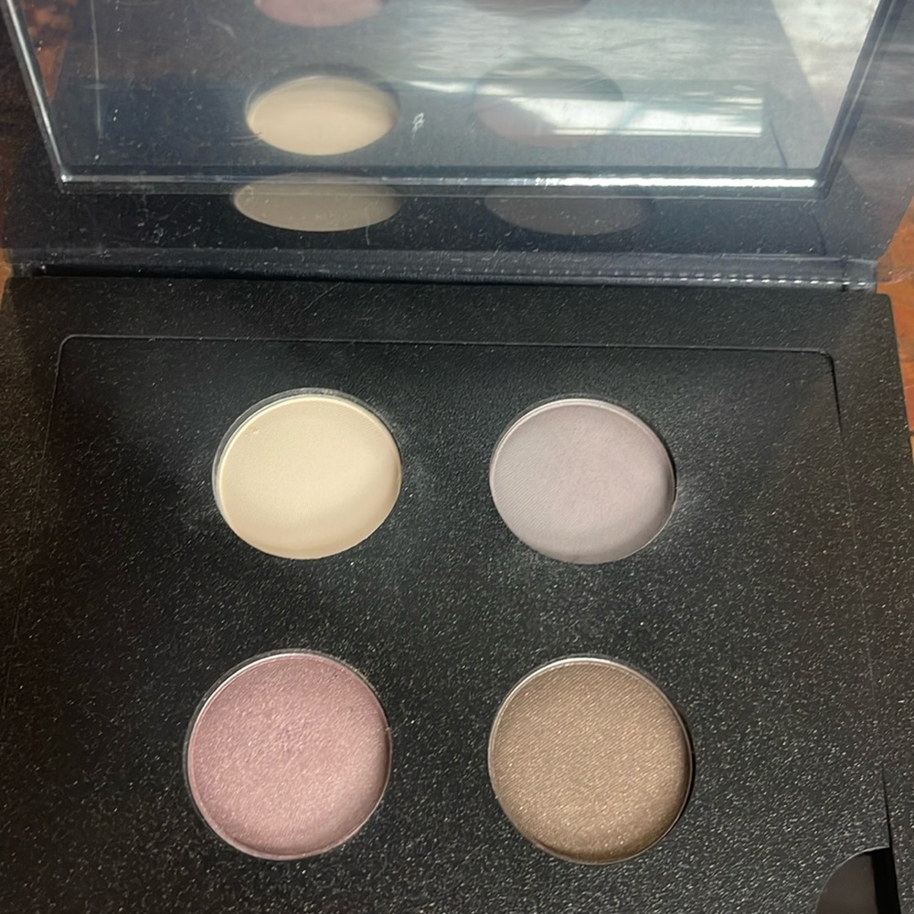ITTSE Magnetic Refillable Mirrored Compact Palette w/4 Neutral Eye Shadow Colors - Picture 5 of 8